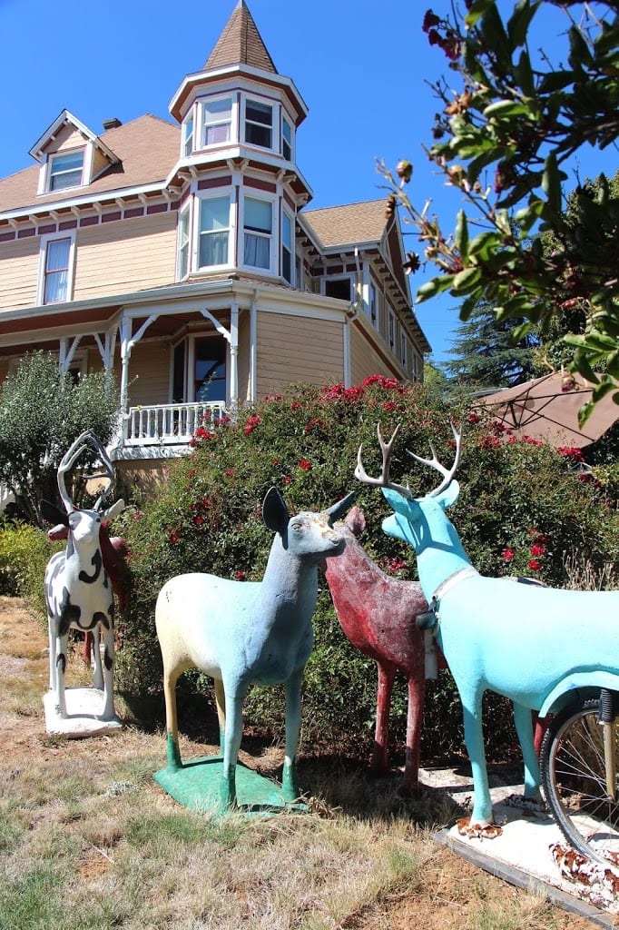 Deer sculptures in the front yard